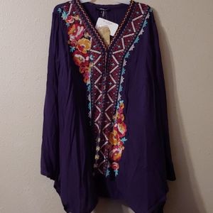 ***PRICE DROP*Sharkbite hem line long sleeve shirt